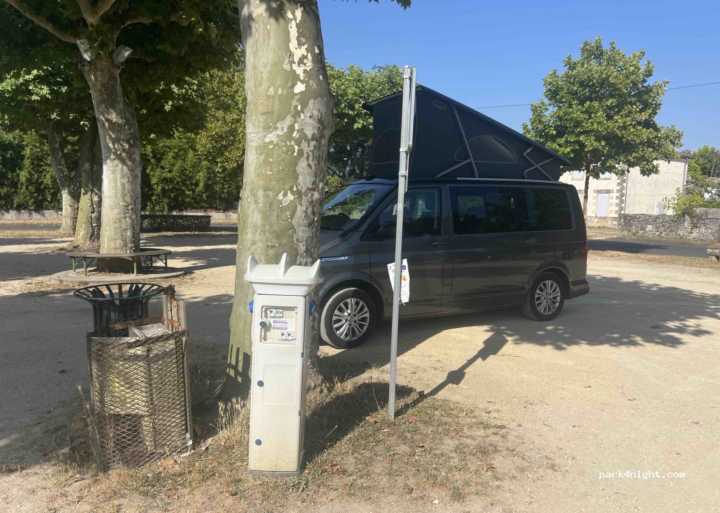 (33730) Préchac - 7-17 Place du Premier Août — foto 4