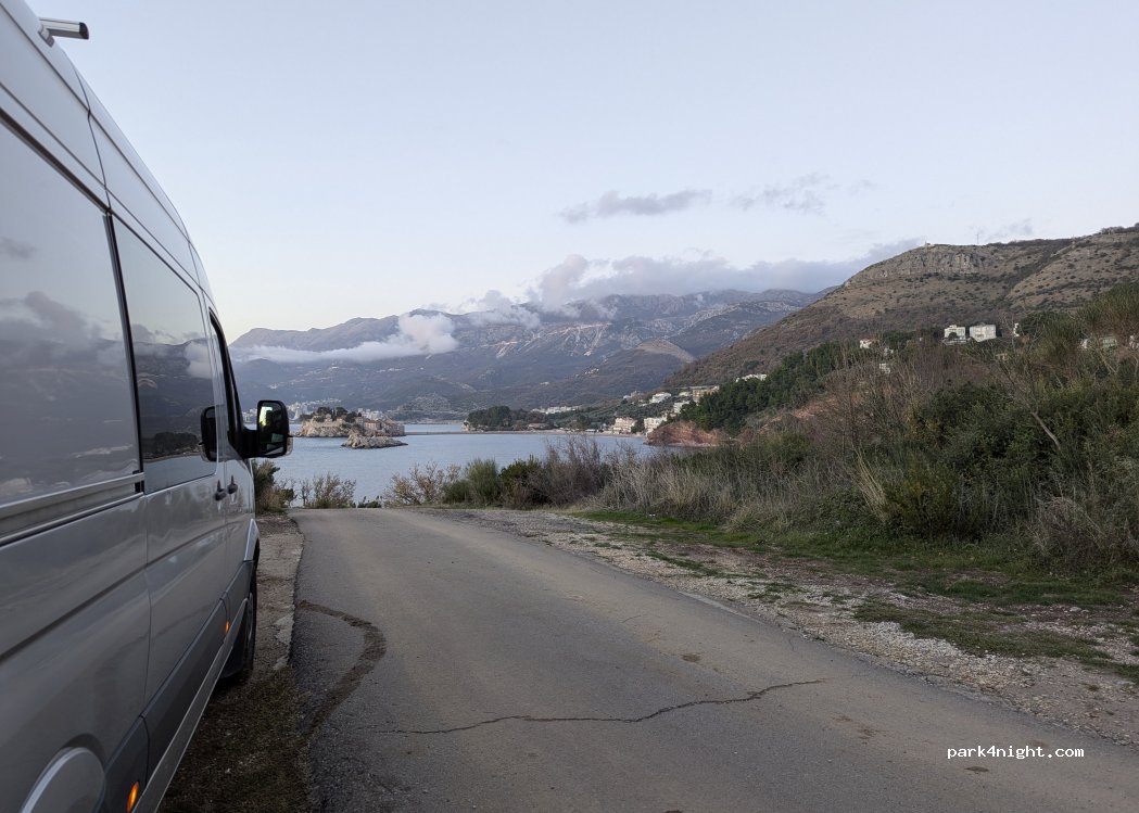 (85310) Sveti Stefan - Unnamed Road — foto