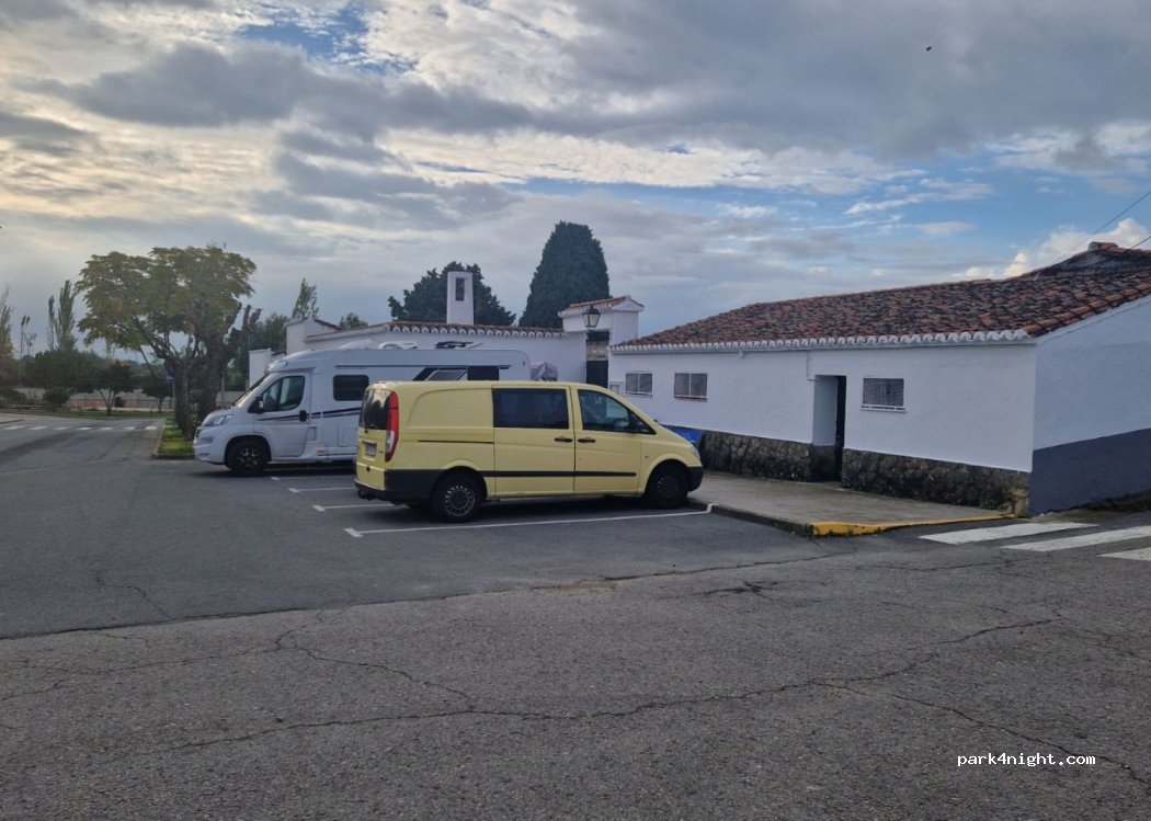 (10680) Malpartida de Plasencia - 38 Avenida Martínez Campos — foto 2