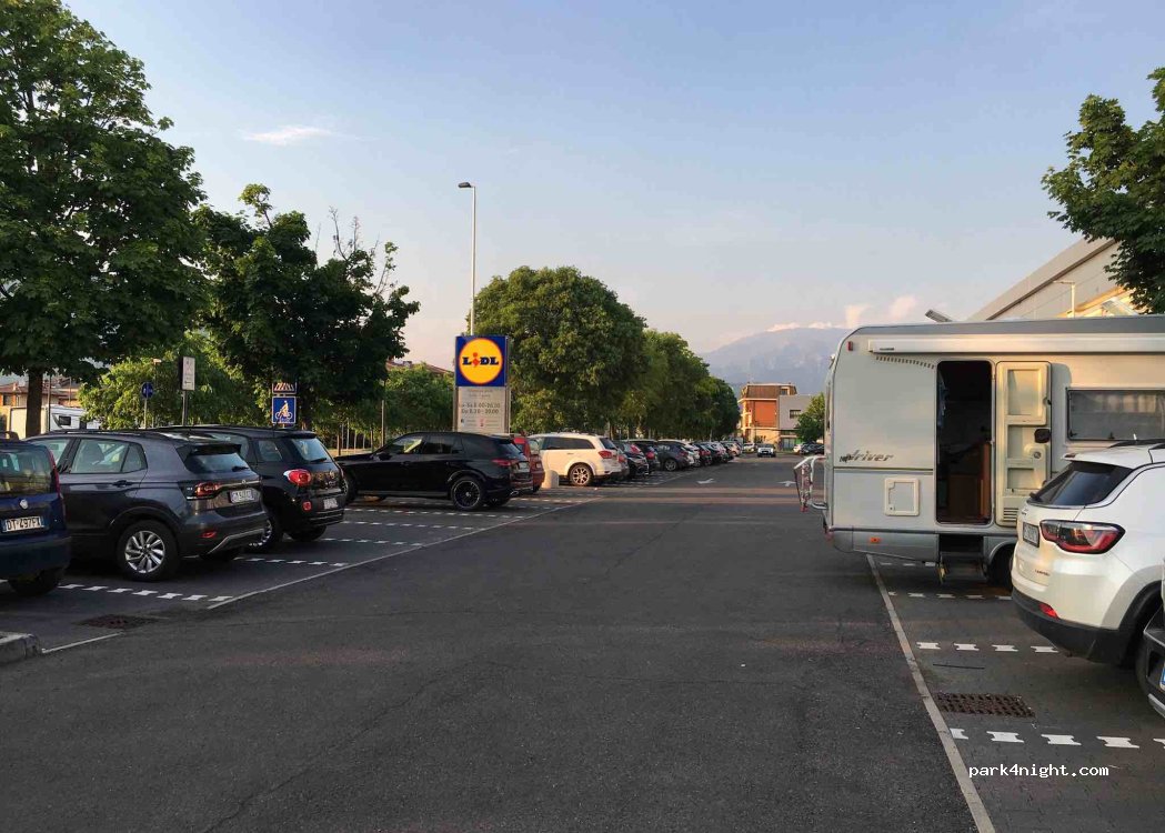(25049) Iseo - 33 Viale Europa — foto