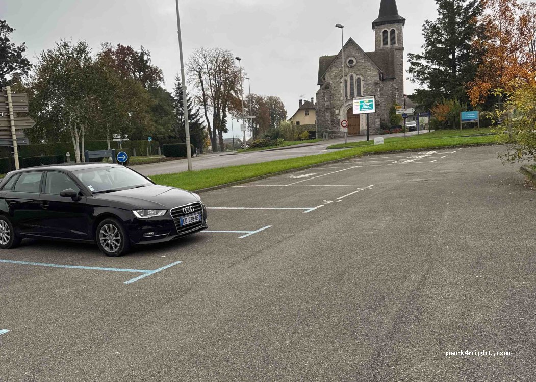 (74140) Excenevex - Place de l'Eglise — foto