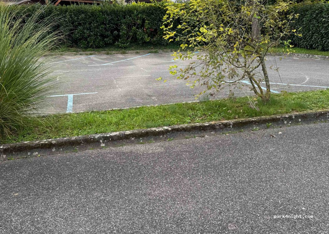 (74140) Excenevex - Place de l'Eglise — foto 2