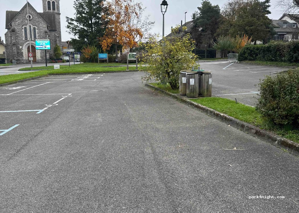 (74140) Excenevex - Place de l'Eglise — foto 3