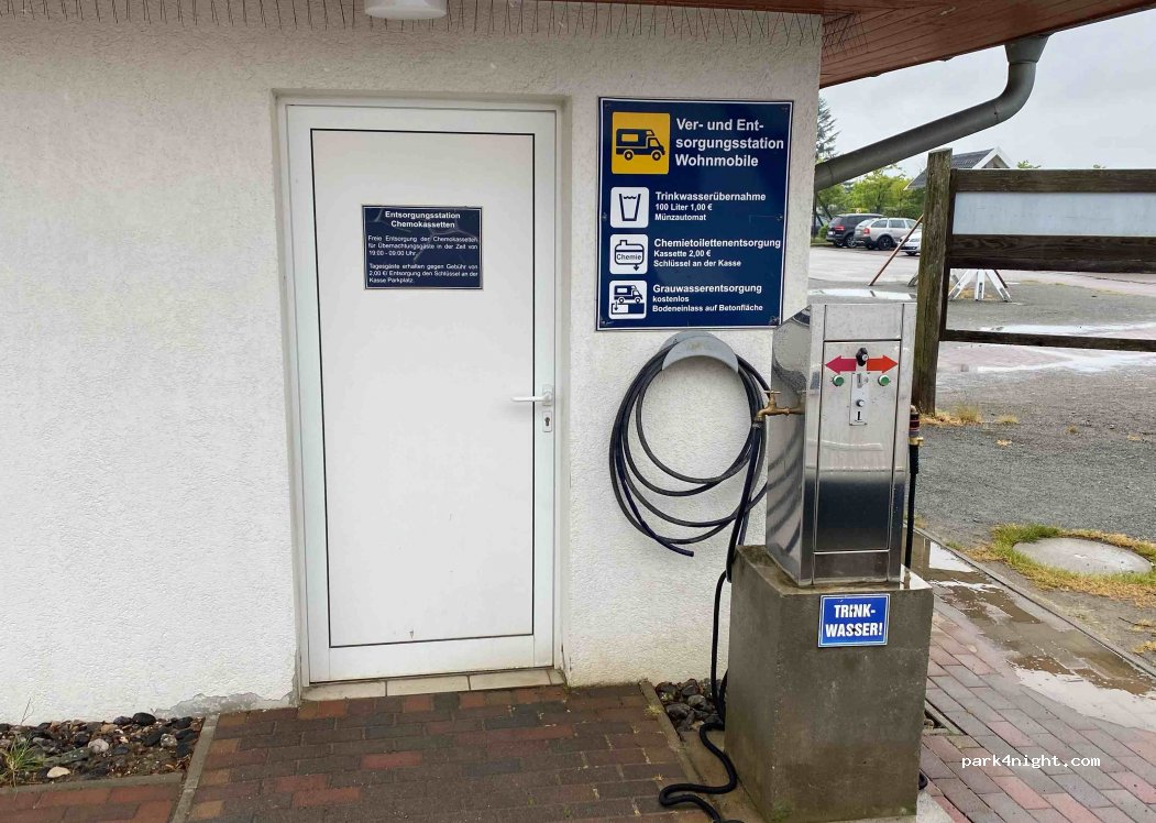 Wohnmobilstellplatz am Parkplatz Hagen — foto