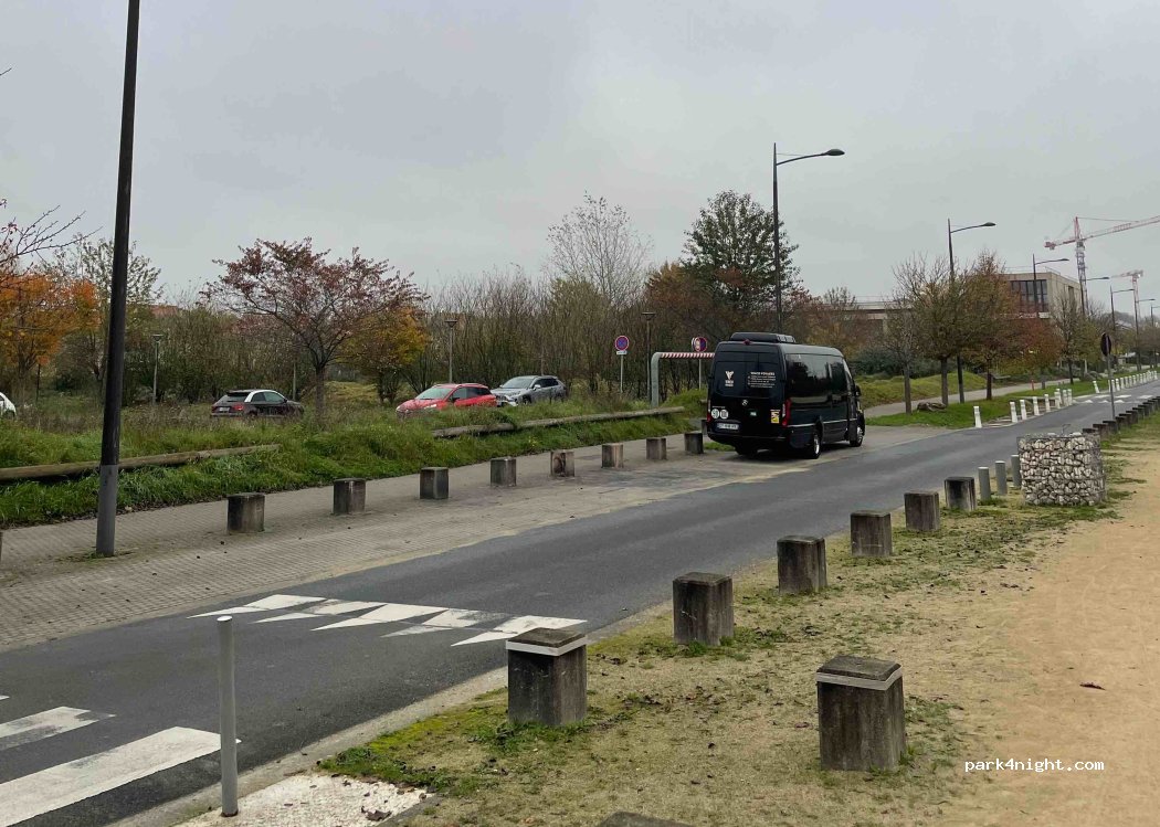 (77600) Bussy-Saint-Georges - 1 Allée Madame de Montespan — foto 2