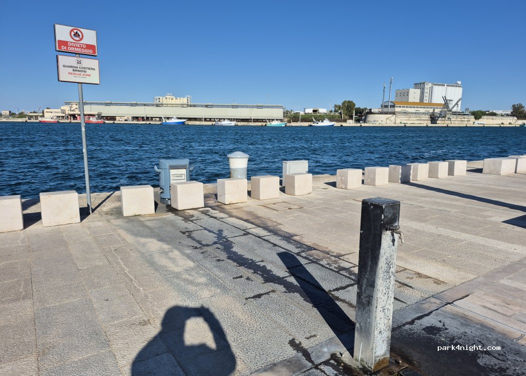 (72100) Brindisi - 37 Viale Regina Margherita — foto