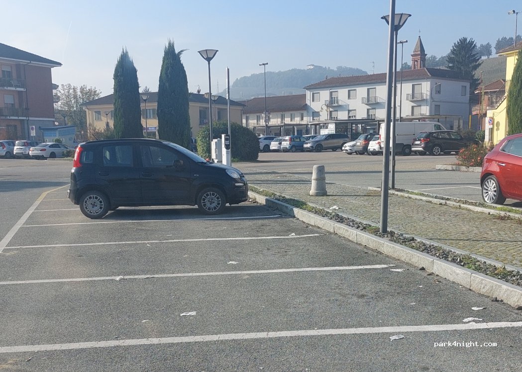 (12052) Borgonovo - 6 Piazza Garibaldi — foto