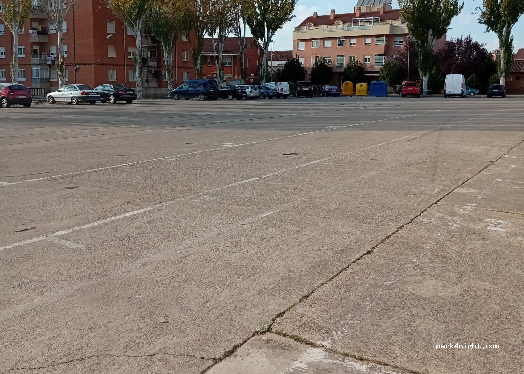 (34200) Venta de Baños - 6 Calle Gloria Fuertes — foto