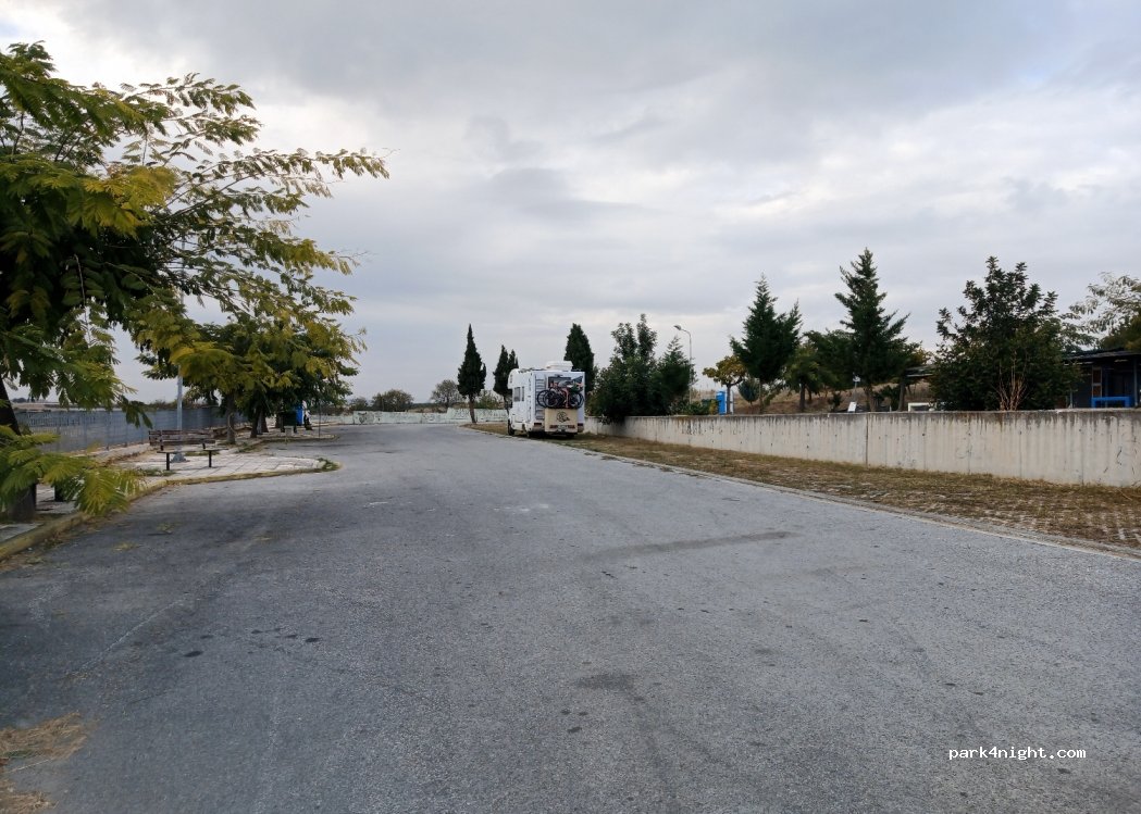 (630 80) Petralona - Unnamed Road — foto