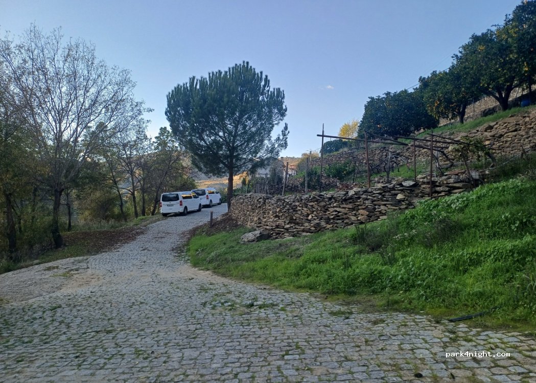 (5140-133) Castanheiro - Unnamed Road — foto