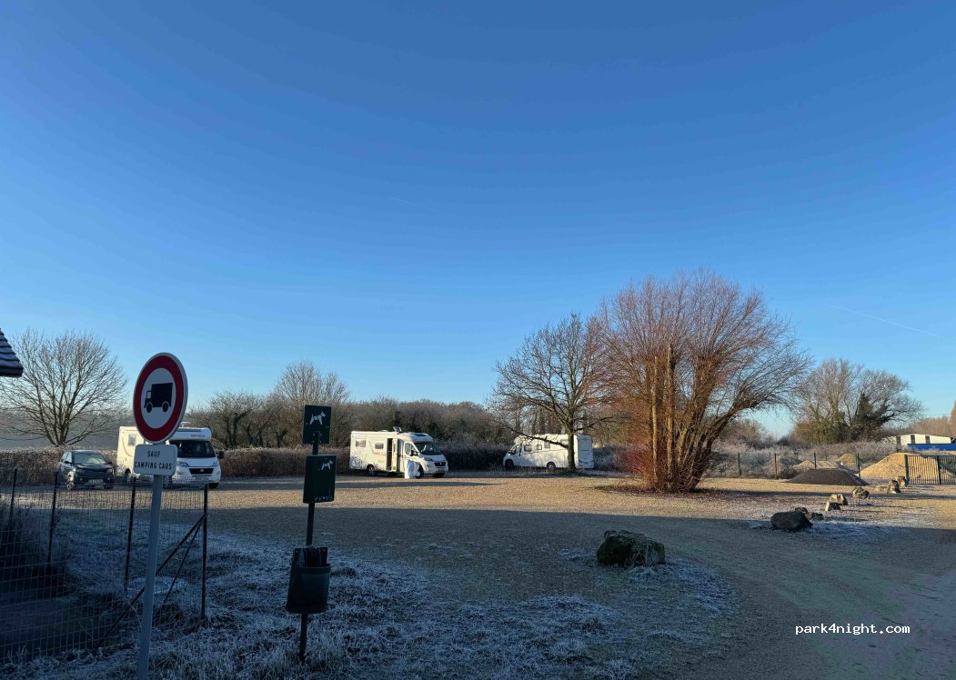(10220) Piney - Place des Anciens Combattants — foto 2