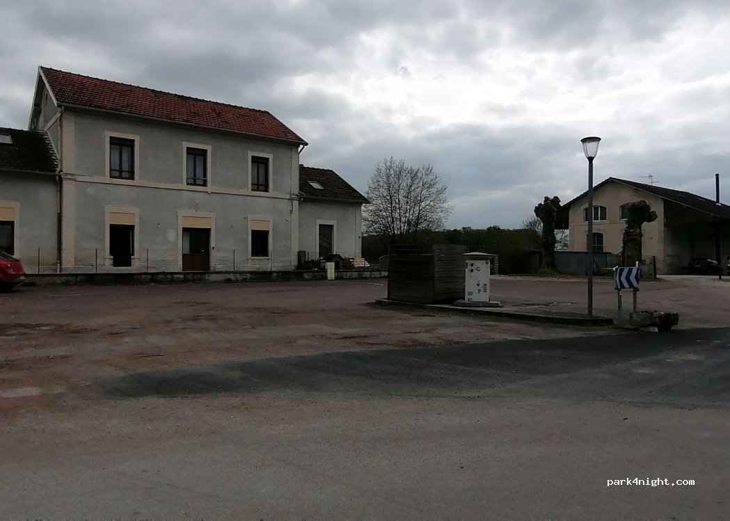 (10220) Piney - Place des Anciens Combattants — foto 3