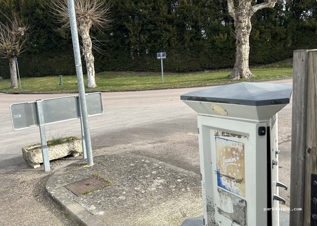 (10220) Piney - Place des Anciens Combattants — foto 5
