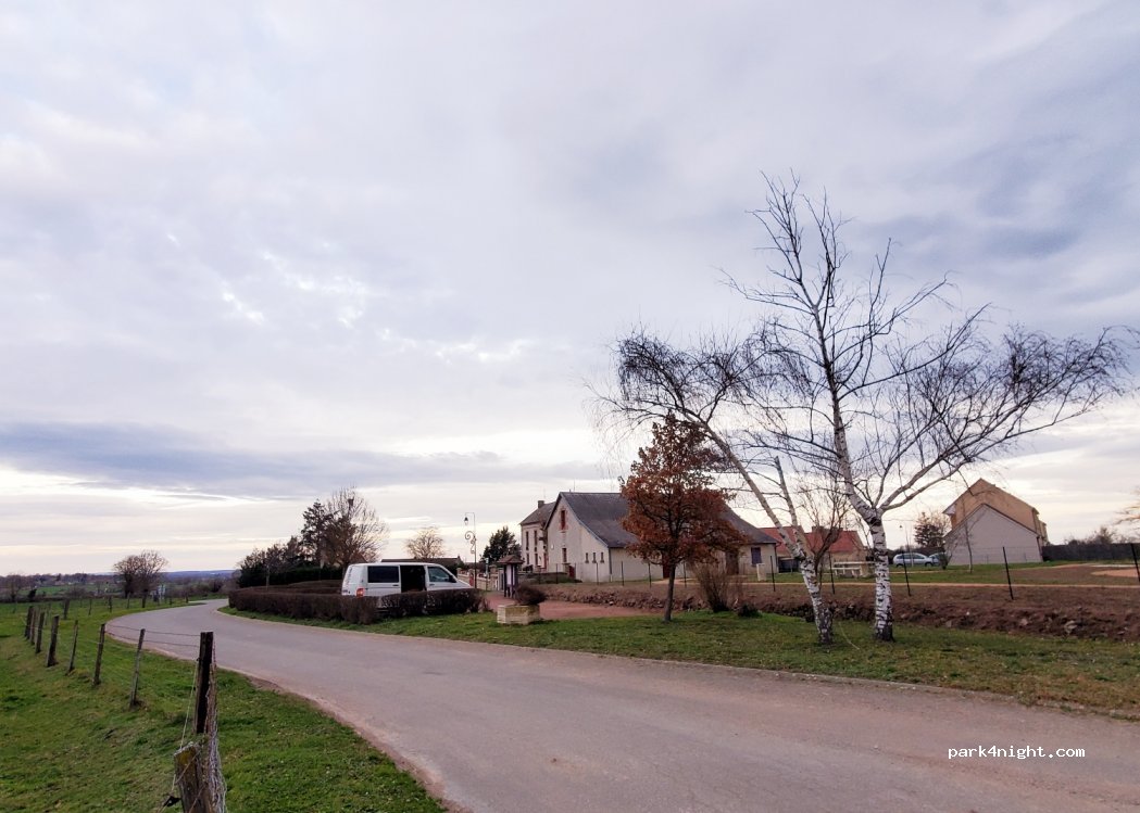 (03390) Saint-Bonnet-de-Four - 5 Rue des Acacias — foto 3
