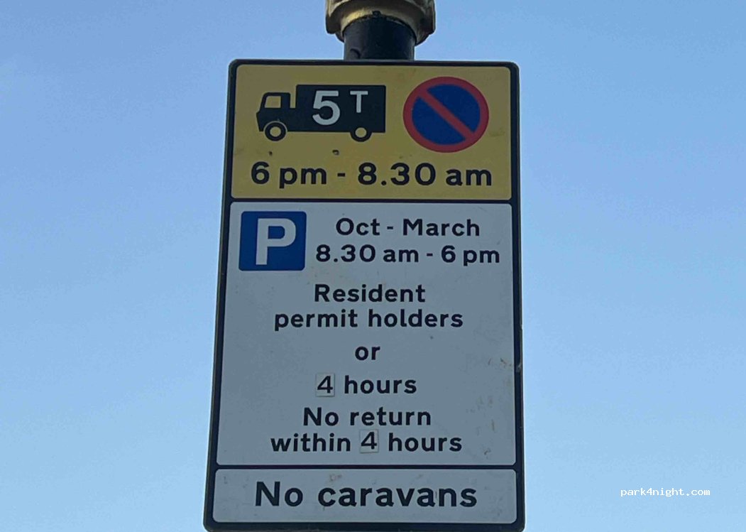(CT6 8SS) Herne Bay - 136-145 Central Parade — foto
