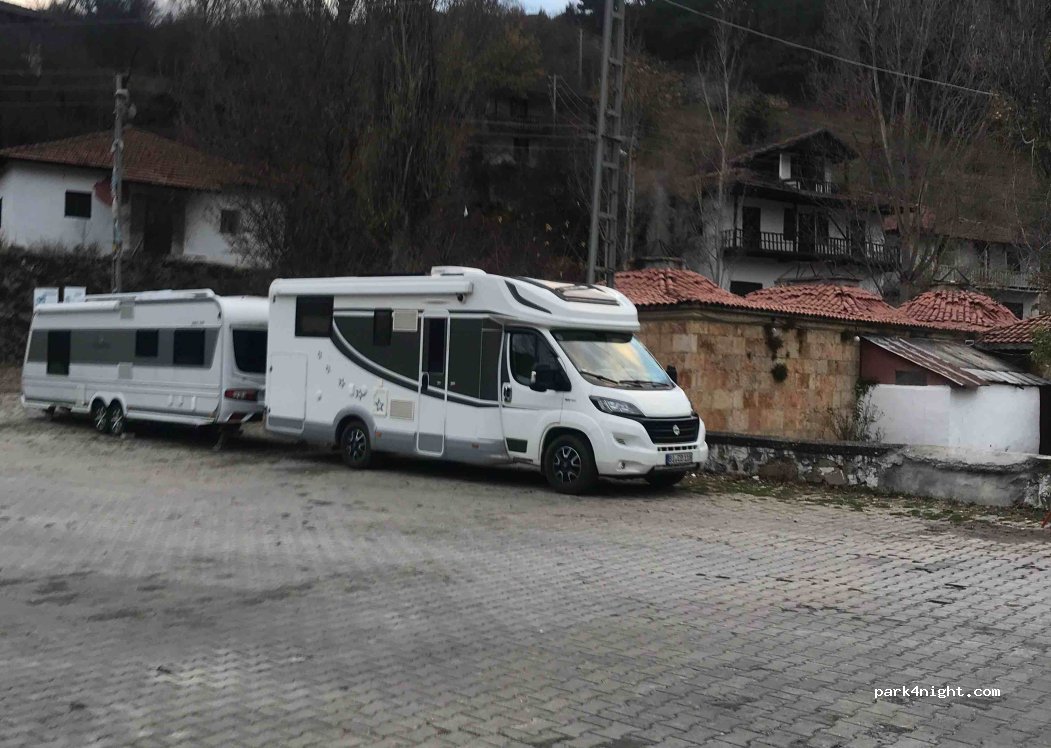 (06895) Kızılcahamam - Unnamed Road — foto