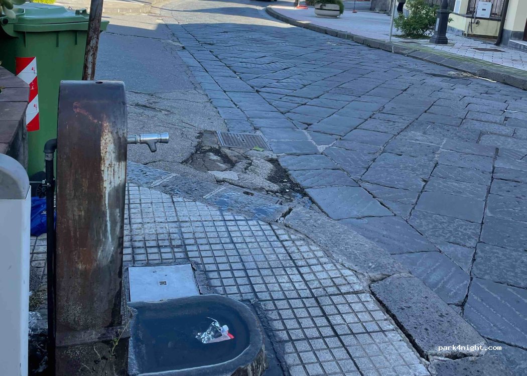 (95010) Santa Venerina - 338/A Via Vittorio Emanuele — foto