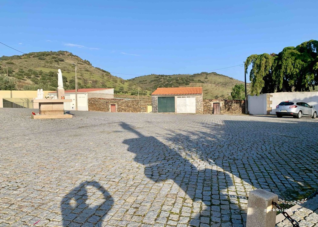 (5150-111) Castelo Melhor - 8 Largo do Cemitério — foto