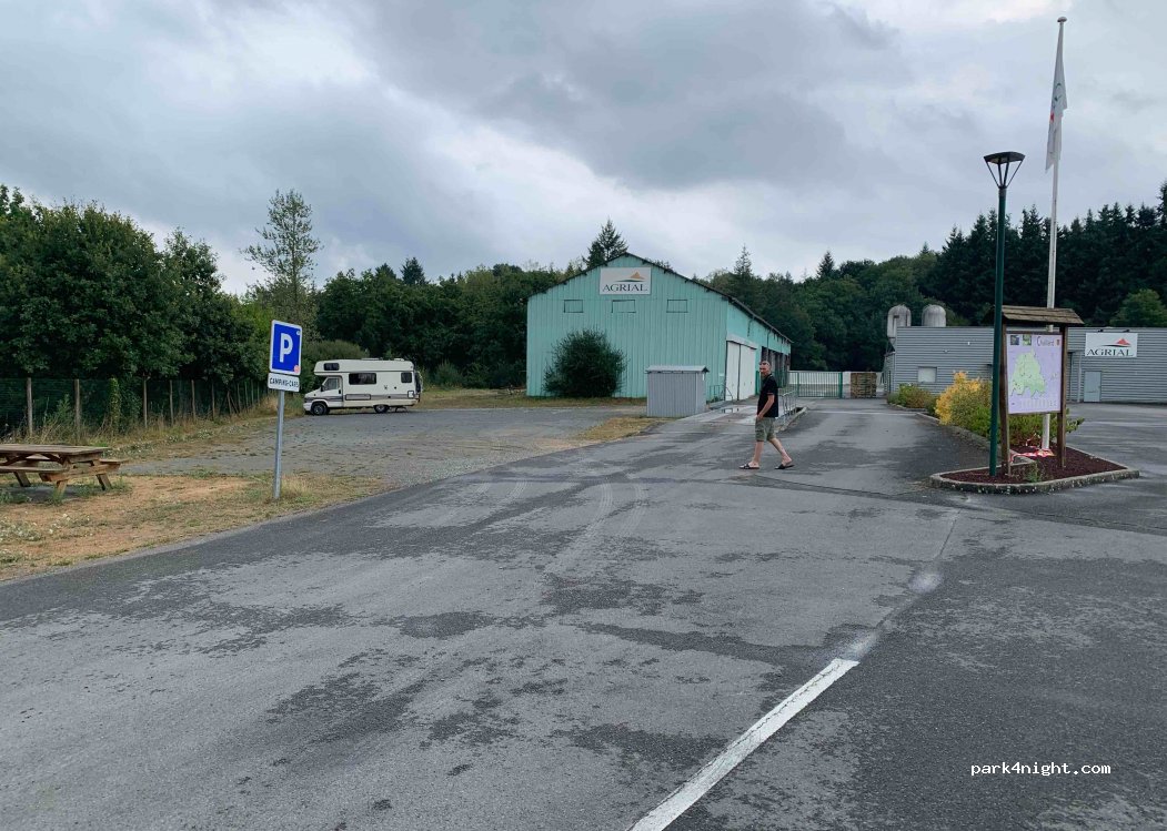 Aire de camping-car de Chailland — foto 2