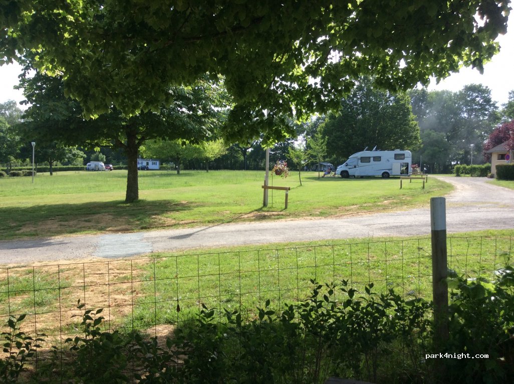 Camping Dun-le-Palestel — foto 2