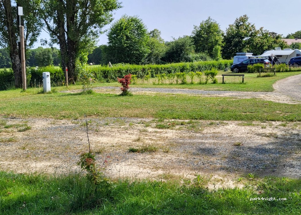 Camping Dun-le-Palestel — foto 4