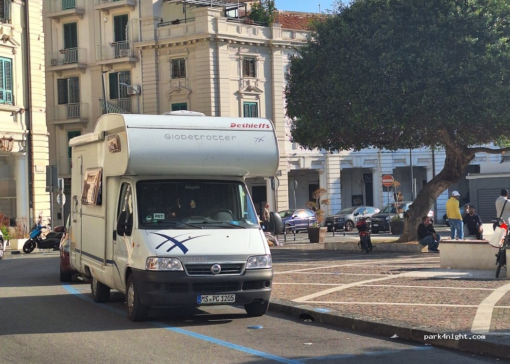 (98123) Messina - 30 Piazza Francesco Lo Sardo — foto