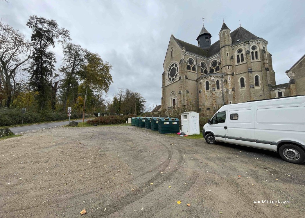 (03000) Bressolles - 5 Place de l'Église — foto 2