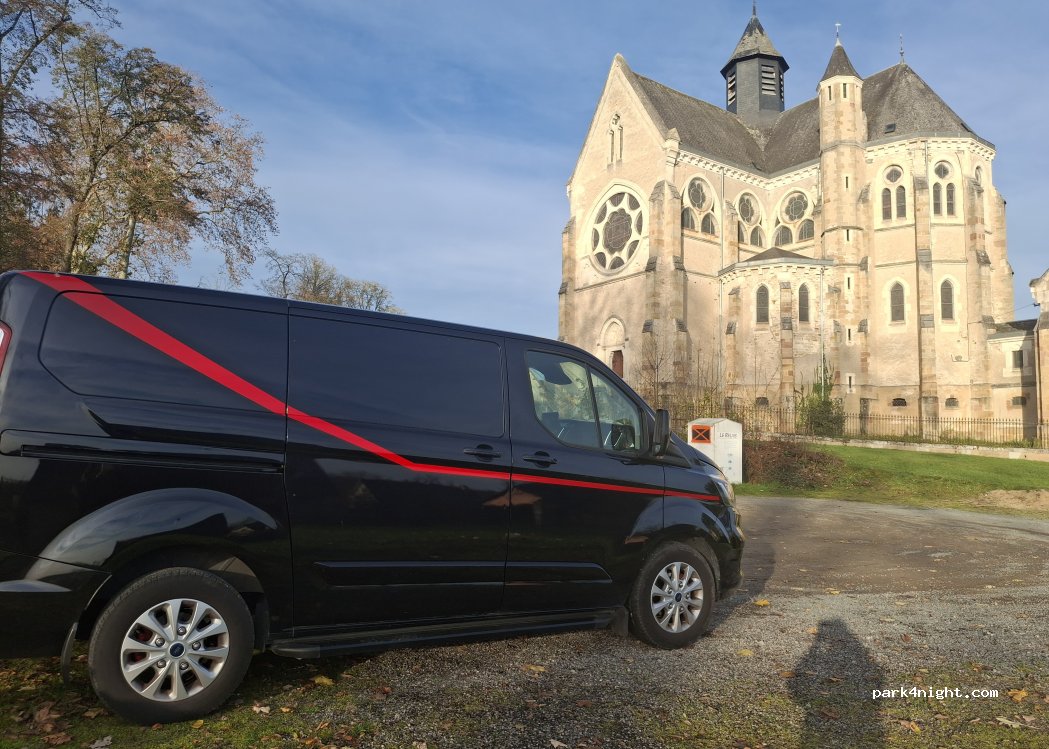 (03000) Bressolles - 5 Place de l'Église — foto 3