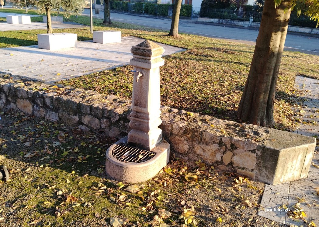 (37031) Illasi - 1 Piazza del Combattente — foto