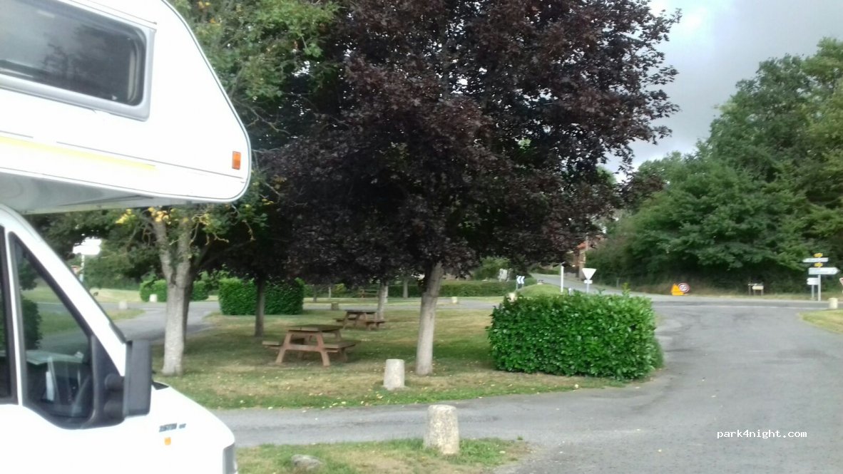 (23350) Genouillac - La Couture — foto