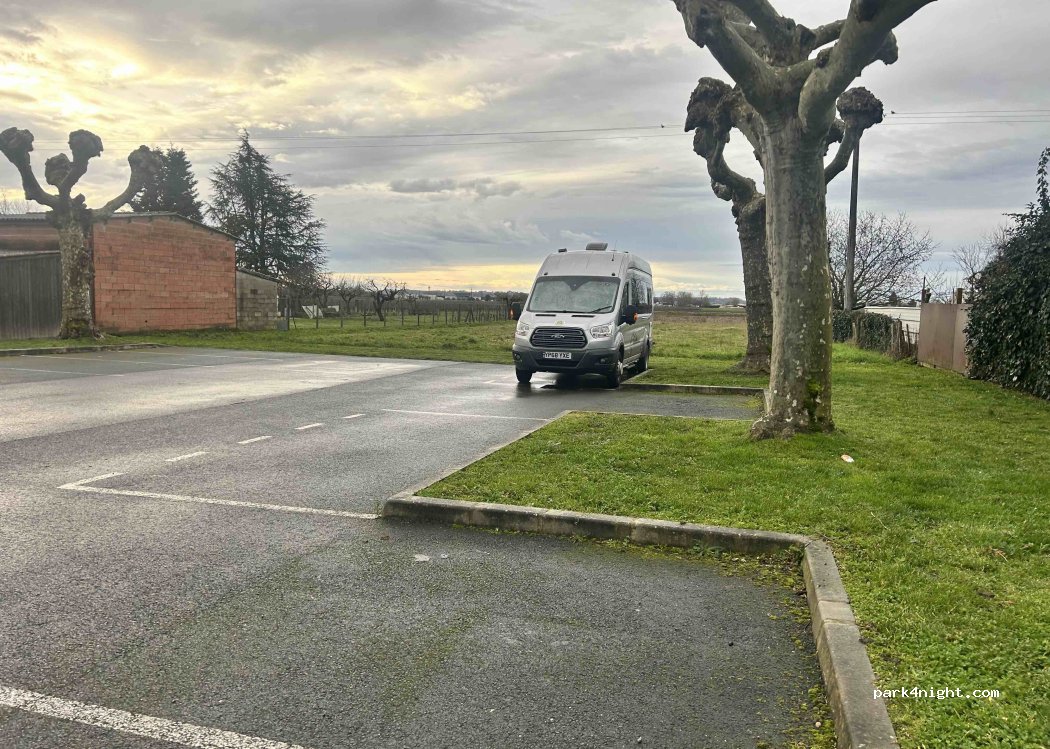 (33350) Saint-Magne-de-Castillon - 57 Avenue du Général de Gaulle — foto 2
