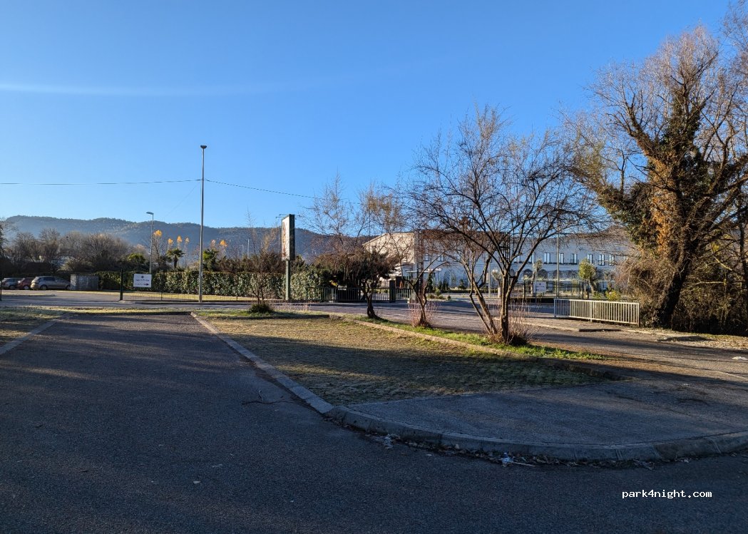 (81000) Podgorica - Unnamed Road — foto 3