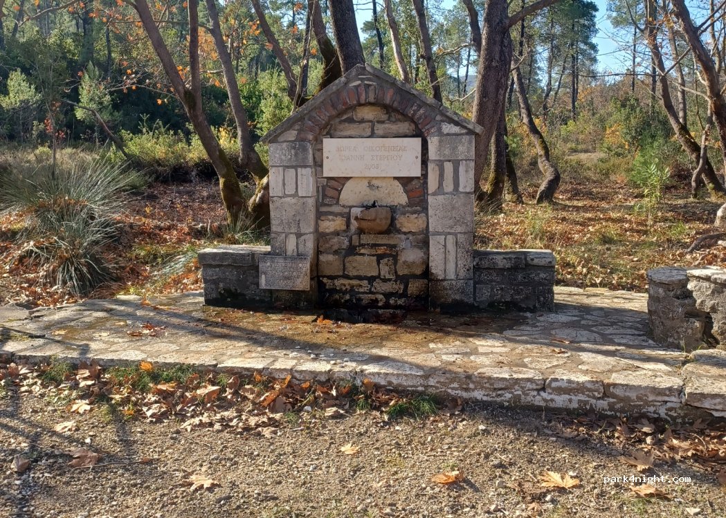 (340 04) Kalivia - Unnamed Road — foto