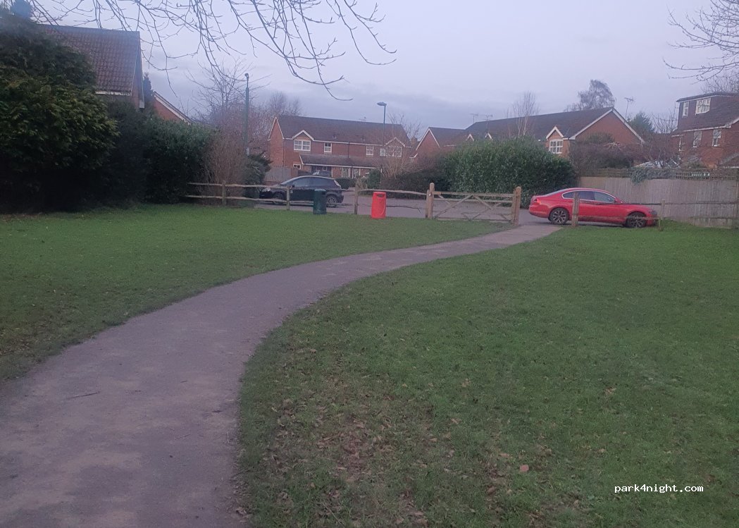 (RH13 6PQ) Horsham - 10 Owlbeech Way — foto 3