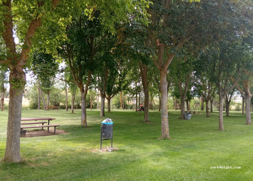 (24700) Astorga - 20 Carretera Val de San Lorenzo — foto 3