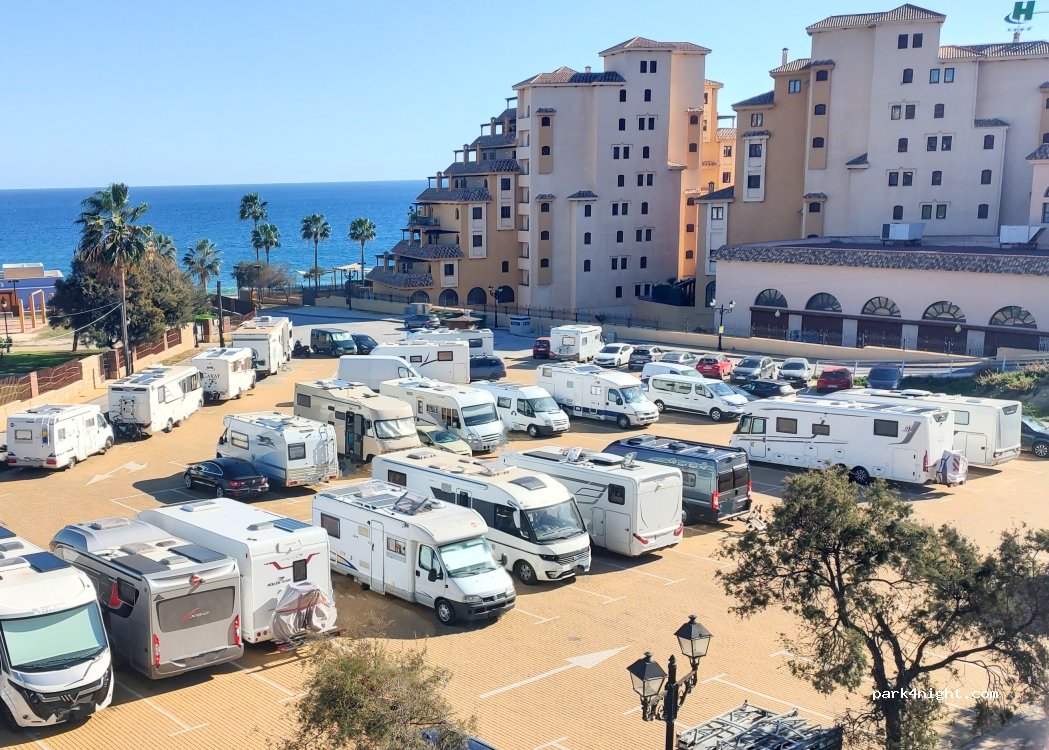 (29640) Fuengirola - 3 Calle Algarrobos — foto
