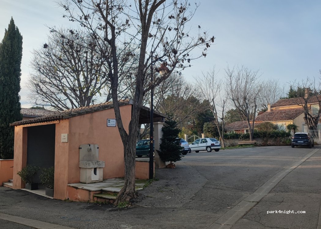 (84220) Roussillon - 9 Rue du Lavoir — foto 3