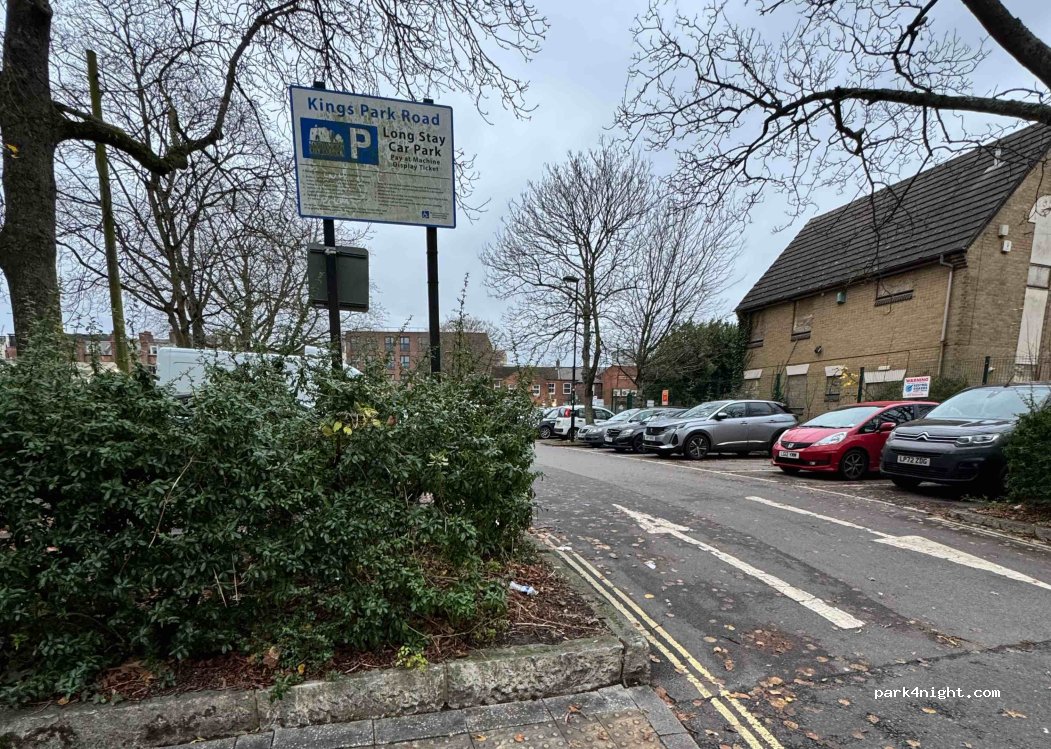 (SO15 2AT) Southampton - 3 Kings Park Road — foto