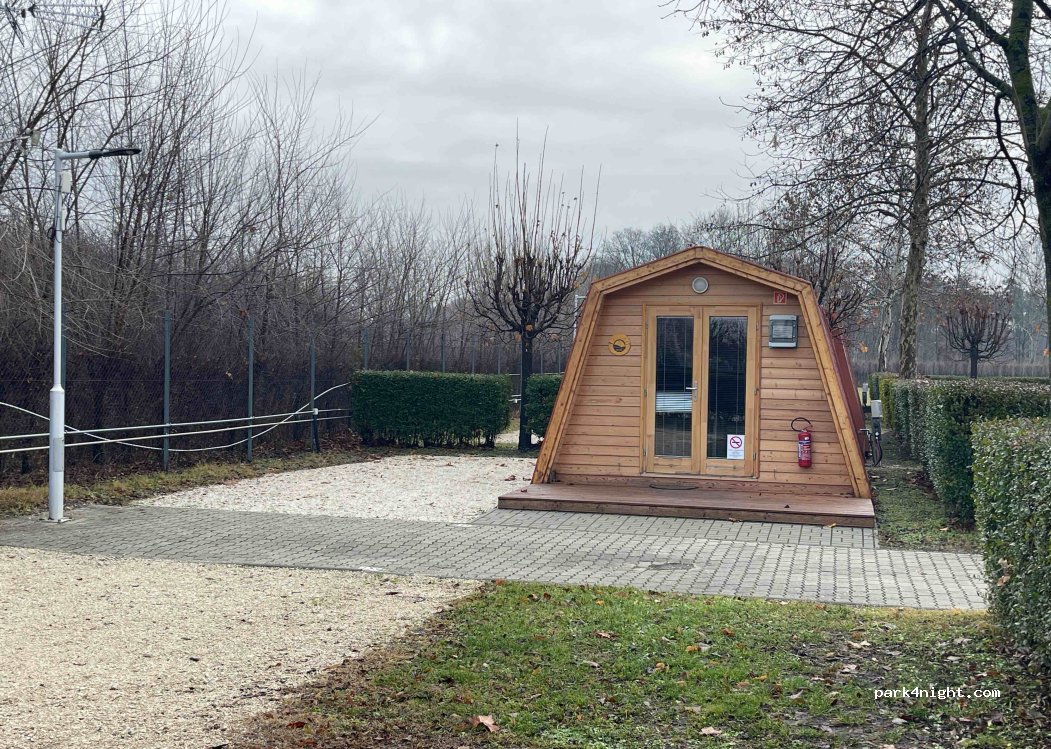 Várkert Termál Camping — foto 3