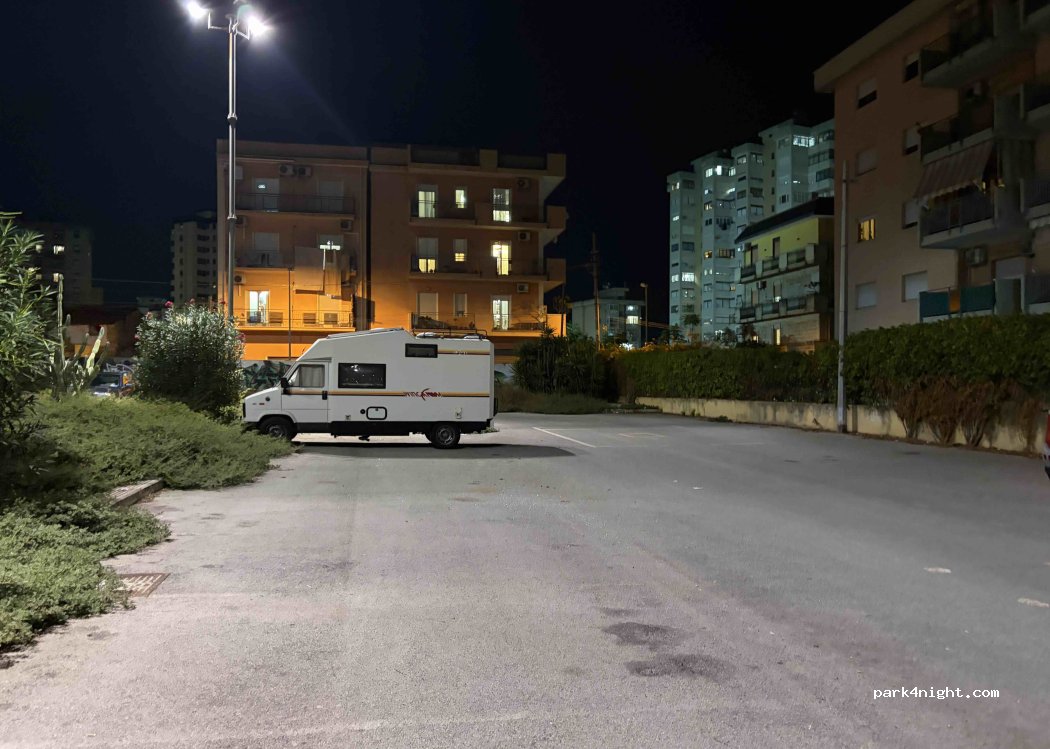 (90135) Palermo - 9 Via Siccheria Quattro Camere — foto 2