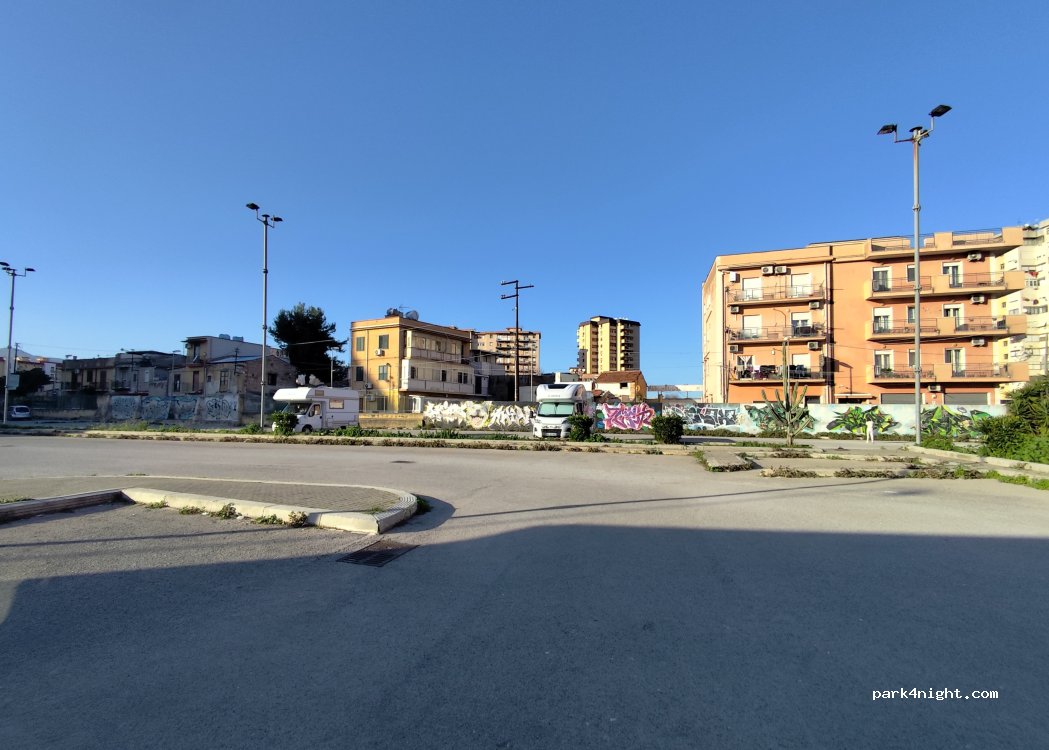 (90135) Palermo - 9 Via Siccheria Quattro Camere — foto 3