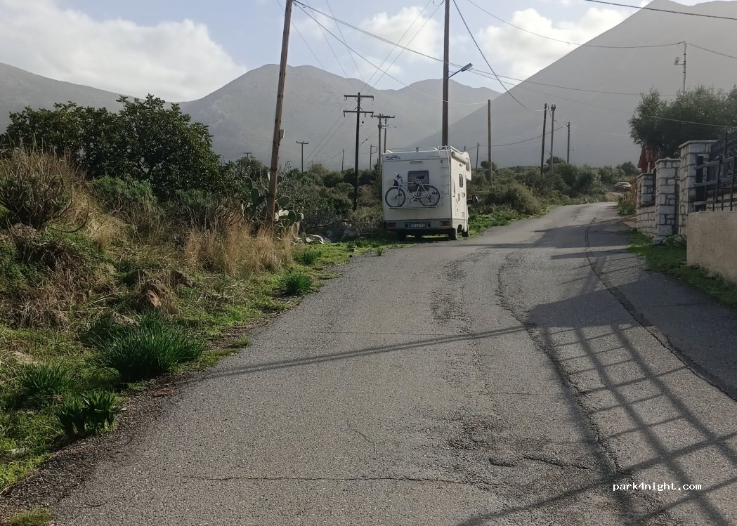 (230 62) Mezapos - Unnamed Road — foto
