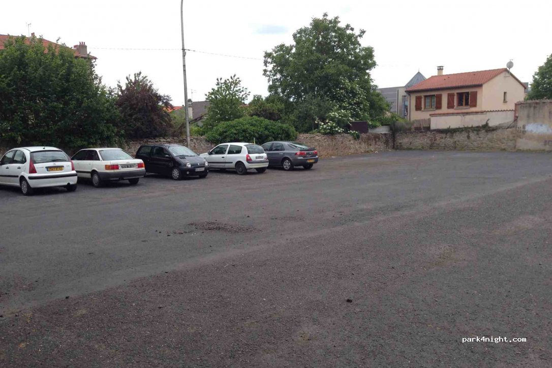 (63500) Issoire - 45 Rue du 8 Mai — foto 2
