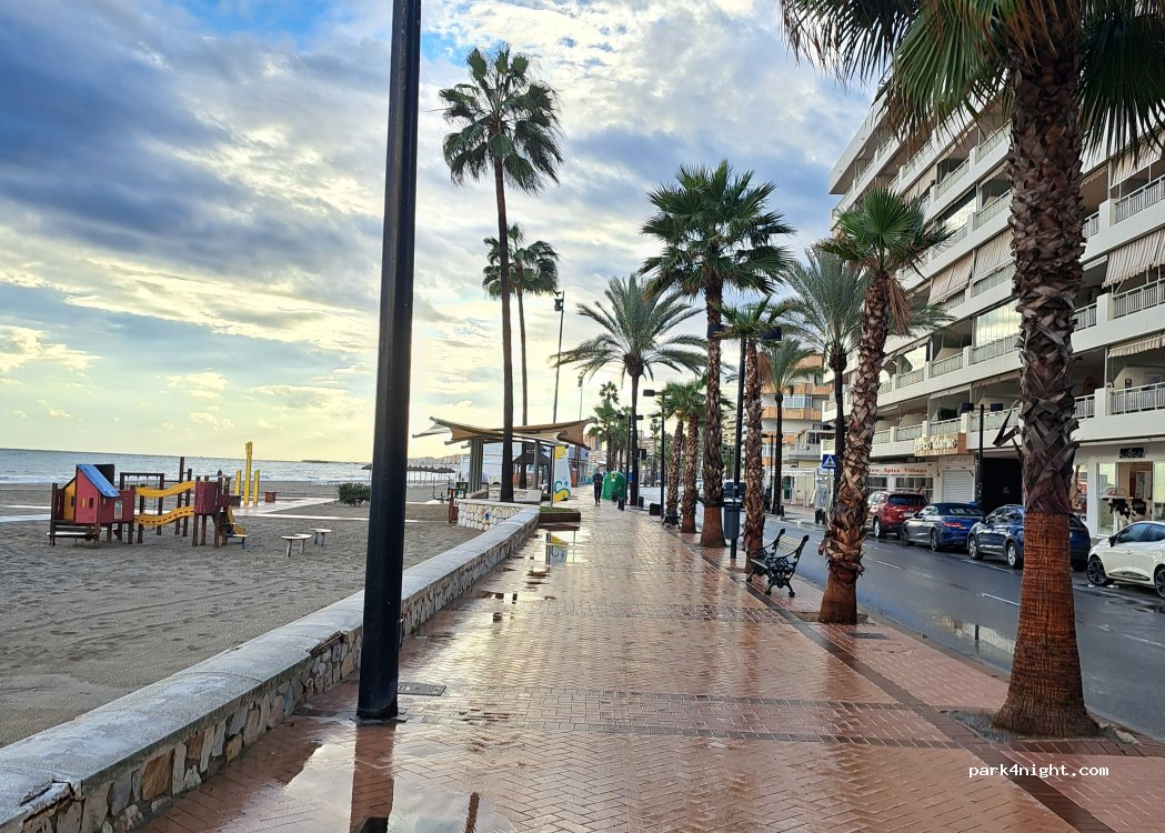 (29640) Fuengirola - 128 Paseo Marítimo Rey de España — foto 3