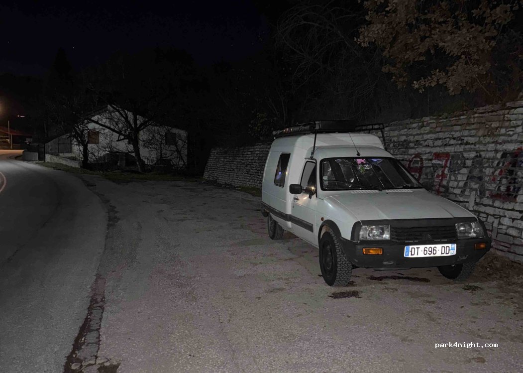 (422 00) Δήμος Καλαμπάκας - 180 Ethniki Odos Trikalon Ioanninon — foto