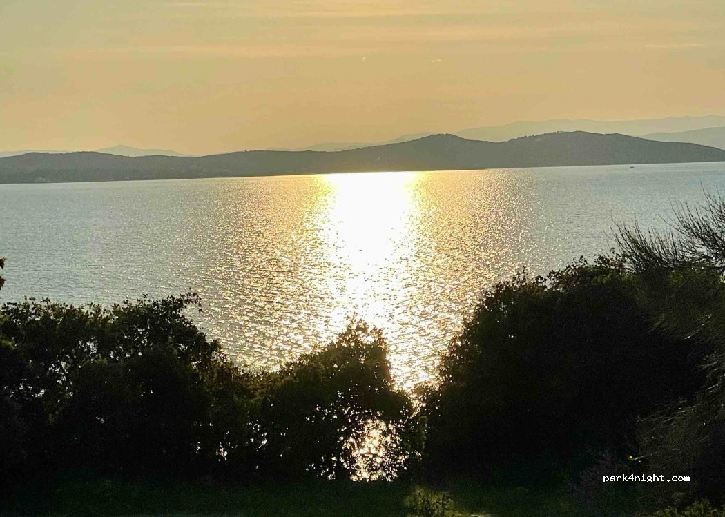 (630 75) Ouranoupoli - Unnamed road — foto 2