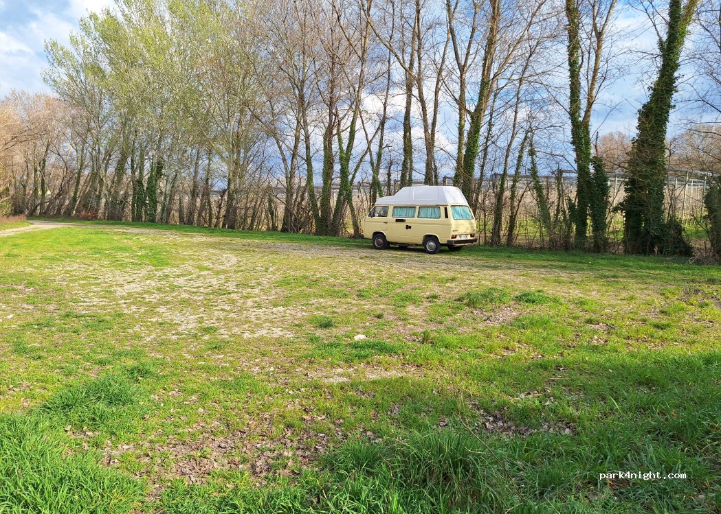 (84300) Cavaillon - Unnamed road — foto