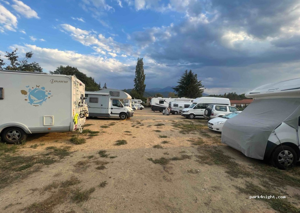Aire de service camping car de RODES — foto 3