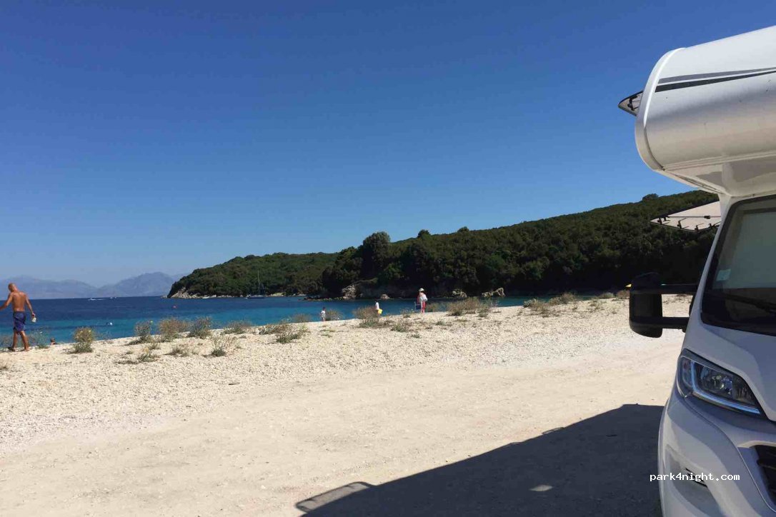 Parking Avlaki Beach — foto