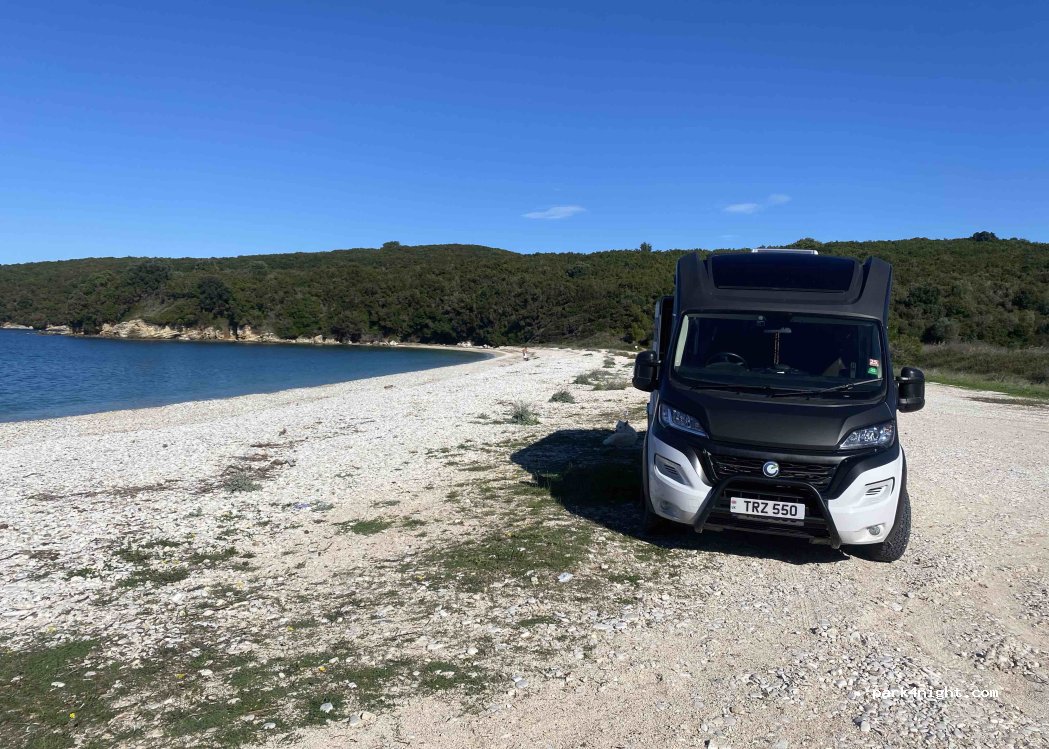 Parking Avlaki Beach — foto 5